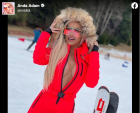 Anda Adam și-a scos sânii la zăpadă pe partia de ski. Mai mulți privitori de frumos s-au ciocnit intre ei bulversați