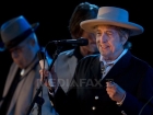 Bob Dylan şi-a ridicat Premiul Nobel între două cântări, în trecere prin Suedia