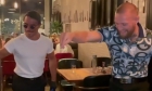 Cât a plătit Conor McGregor pentru o friptură cu aur de 24 de carate în restaurantul lui Salt Bae