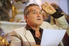 George Becali a rabufnit: "A adus o gagica in cantonament. Il tin la Steaua pana il distrug"