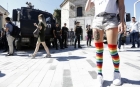 Poliţia turcă a împiedicat membri ai comunităţii LGBT să mărşăluiască în Piaţa Taksim, instalând puncte de control şi folosind gaze lacrimogene