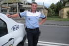 Poliţistul Marian Godină se însoară. Cine va fi naşul şi cum arată invitaţiile la nunta sa