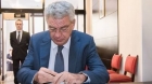 Premierul Tudose a avut în 2016 un cont de 100.000 de lei, cu card, deschis la Raiffeisen Bank