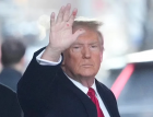 Rănile misterioase de pe mâna lui Trump. Un dermatolog explică de la ce ar putea proveni
