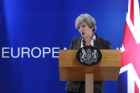 Theresa May îl „sfătuieşte" la telefon pe Donald Trump: Să nu pornească un război comercial