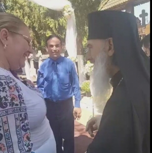 Diana Şoşoacă surprinsă alături de Arhiepiscopul Teodosie
