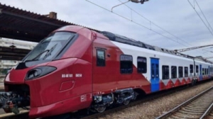 Nici nu a fost inaugurat bine de Ciolacu si Grindeanu că nu mai circulă. Primul tren electric nou din România s-a defectat
