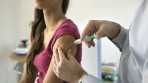 S-a aflat abia acum de ce vaccinurile anti-COVID provocau febră și dureri de cap. Cercetătorii au stabilit cauza efectelor secundare
