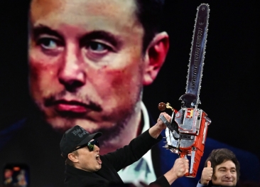 Operațiunea DOGE riscă să sară în aer. Elon Musk, acuzat că a încălcat Constituția, a primit ordin să predea o serie de documente
