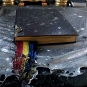 Biblia și tricolorul au rămas intacte într-un incendiu care a făcut scrum totul în jur