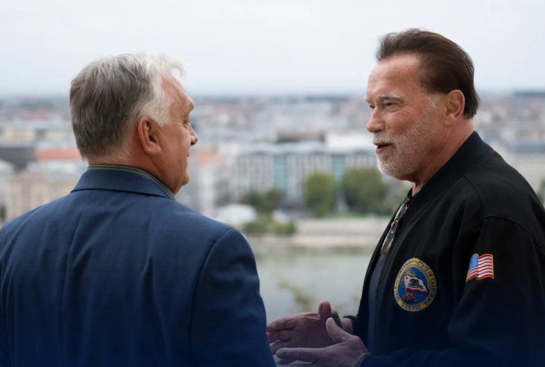 Aventura lui Arnold Schwarzenegger în compania lui Viktor Orbán. Cei doi au vizitat Budapesta si s-au antrenat impreuna la sala de fortă