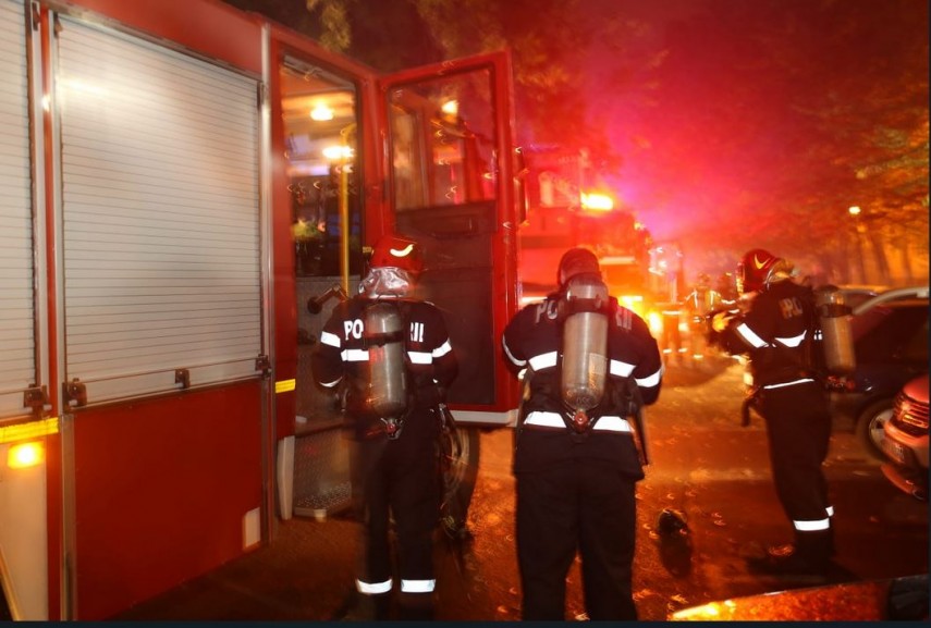 București: Explozie urmată de un incendiu la un apartament. Proprietarul, găsit decedat