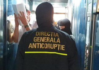 Cat a luat șpagă un politist de la un șofer beat. Agentul a fost retinut de DGA pentru trafic de influenta