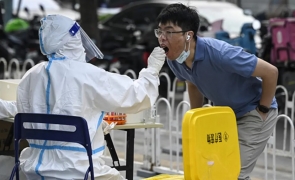 China închide un oraș pentru un singur caz de COVID și interzice farmaciilor să vândă medicamente împotriva febrei!