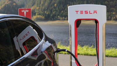 Compania Tesla, dată în judecată pentru că ar minți în legătură cu autonomia vehiculelor electrice. Ce modele de mașini dețin reclamanții
