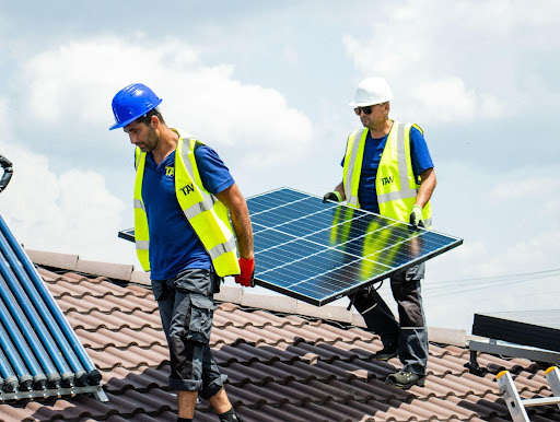 Daună totală în programul Casa Verde Fotovoltaice. O firmă de instalatori din Oradea a suspendat în justiție programul AFM