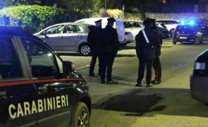 Furt de comedie: un bărbat a furat o mașină cu o vârstnică în ea! Carabinierii îl caută cu disperare!
