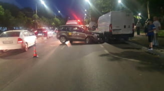 George Mihaita - accident: Actorul a scapat masina si a lovit un alt autovehicul si o statie de autobuz