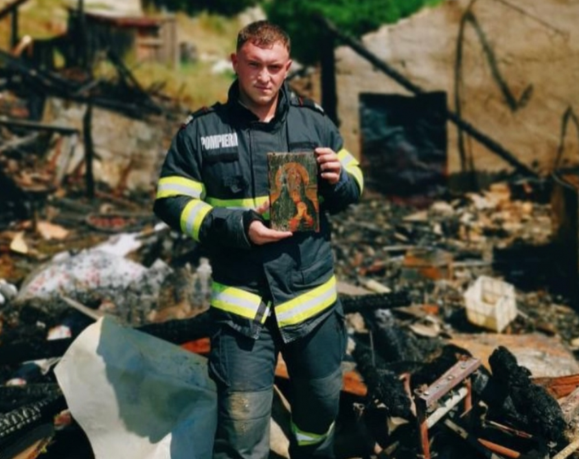 Icoana Maicii Domnului – singurul obiect rămas intact într-o clădire distrusă de incendiu în Bistrița-Năsăud