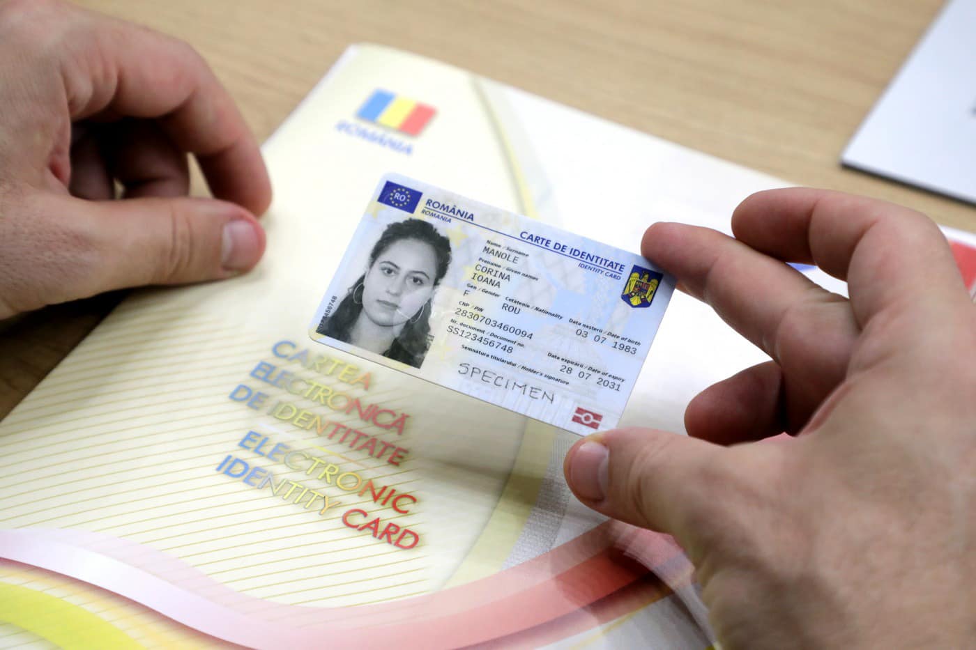 Imprimeria Națională cumpără cipuri cu antenă de inducție pentru noile cărți de identitate electronice. Cu ele se vor putea face și plăți cu identitate facială!