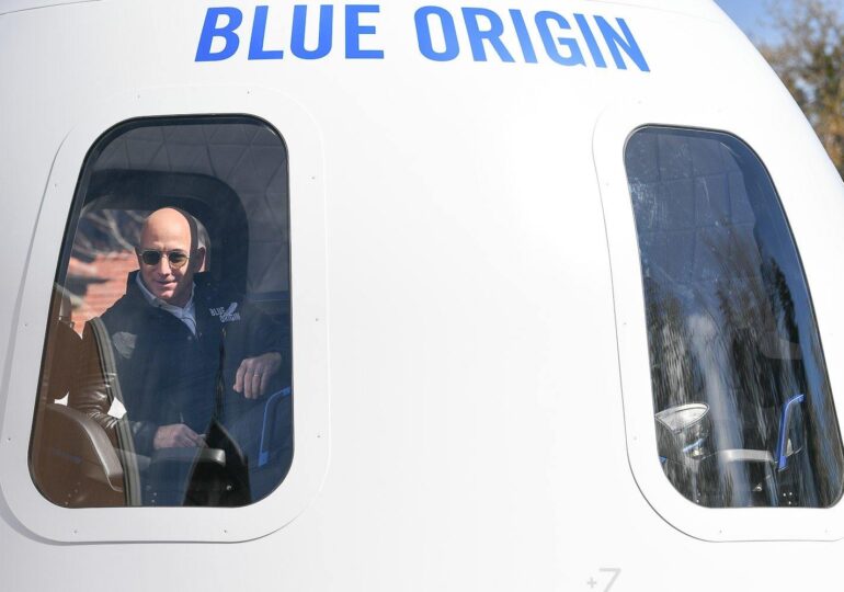 Jeff Bezos va ajunge în spaţiu în luna iulie cu o navă construită de compania sa Blue Origin