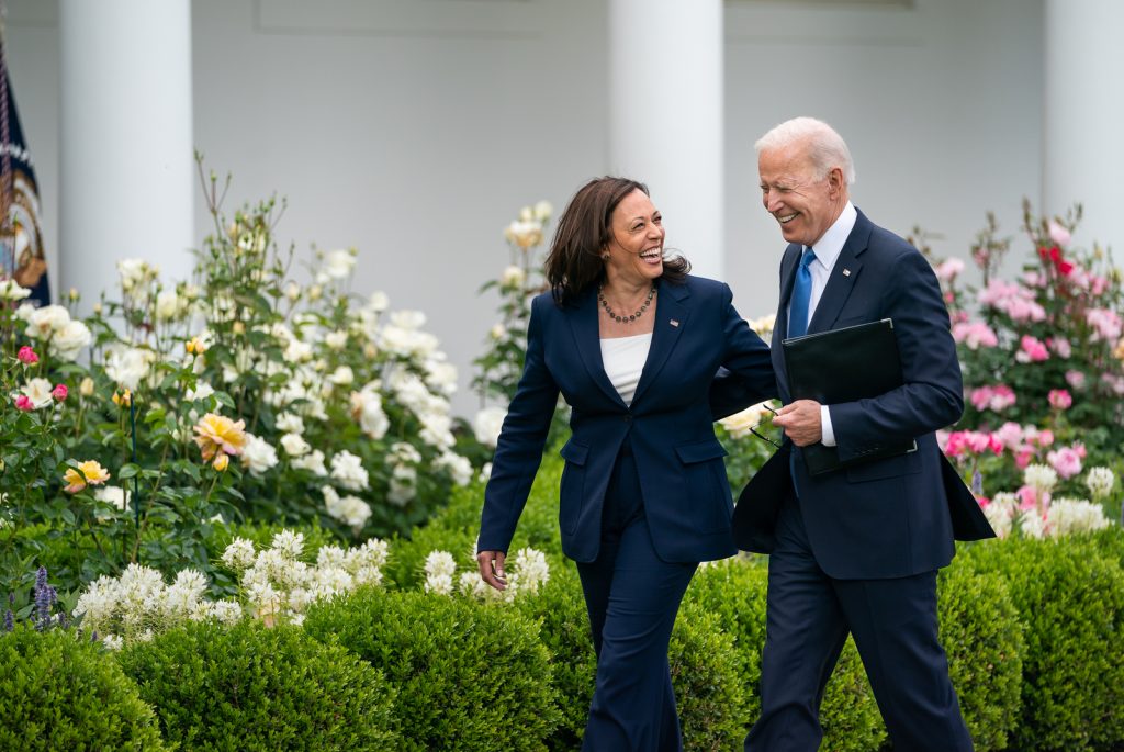 Joe Biden îi predă ștafeta Kamalei Harris în Chicago și își ia adio de la viața politică, după jumătate de secol de activitate

