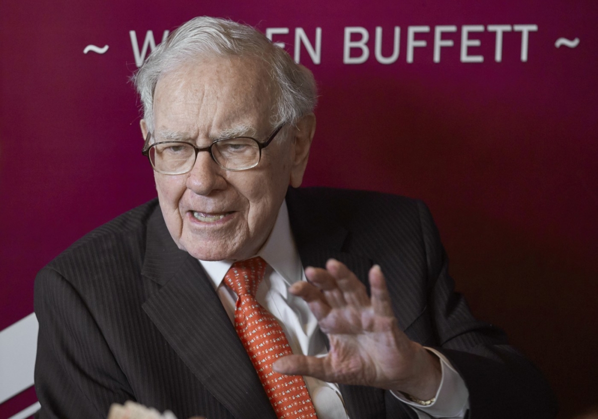 Mișcarea pe care o face miliardarul Warren Buffett ridică multe semne de întrebare. Se pensionează sau anticipează criza financiară?
