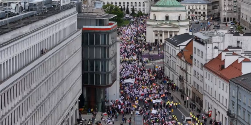 Mii de polonezi au protestat la Varșovia împotriva Green Deal: Nu are legătură cu realitatea geopolitică și economică din prezent VIDEO
