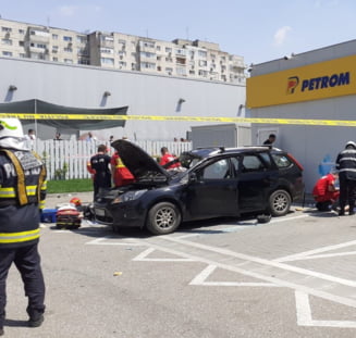 O masina a sarit in aer langa o benzinarie din Capitala. Un barbat este in stare grava