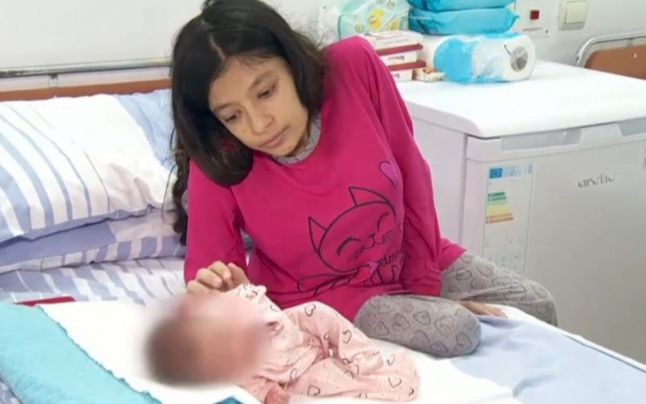 O tânără cu nanism, de 1,2 m înălţime, a născut o fetiţă. Mama are nevoie de 3.500 de euro pentru analizele nou-născutului