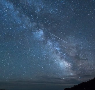 Ploaie de stele cazatoare in noaptea de 6 spre 7 mai. Meteoritii provin din coada cometei Halley