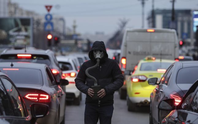 Poluare masivă în Bucureşti. Noaptea trecută s-a depăşit cu 350% valoarea normală la PM 2,5 şi cu 236% la PM10