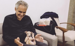 Procurorii anchetează moartea cățelului tenorului Andrea Bocelli. Vizați sunt chiar artistul și soția sa