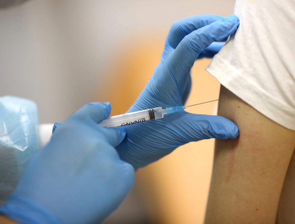 Rusia susţine că vaccinul Sputnik V își face efectul 92% împotriva COVID-19: 