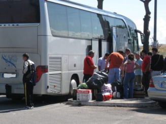 Sofer de autocar, batut crunt de trei romani veniti din Italia: 