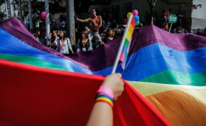 UE sfidează decizia liderilor din Serbia: parada gay la Belgrad să fie organizată în 